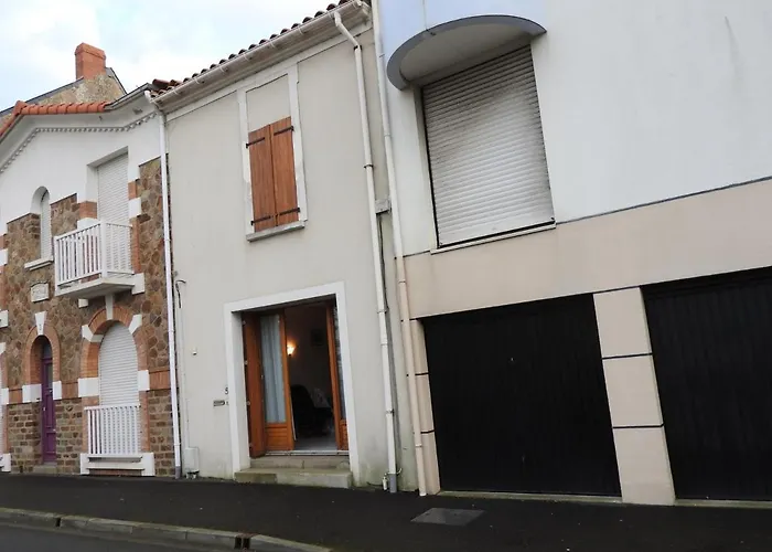 別荘 Maison T3 Avec Cour Close, Proche Et Commerces, Quartier Arago, - Fr-1-92-657