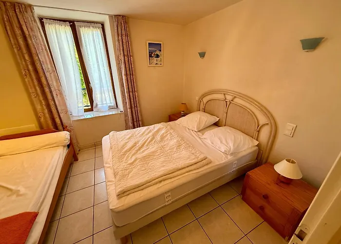 Maison T3 Avec Cour Close, Proche Et Commerces, Quartier Arago, - Fr-1-92-657 *